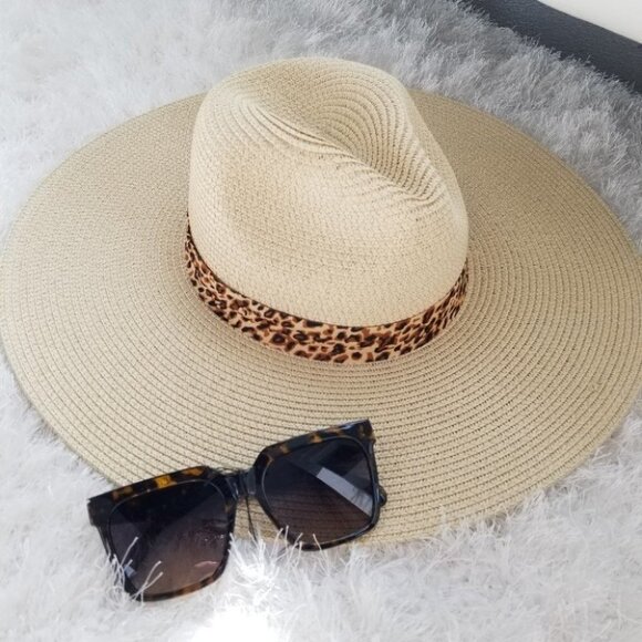 Perfect for the season Floppy Hat main image 4